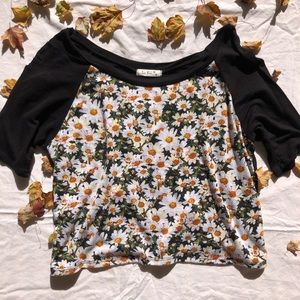 Vintage style daisy field cropped tee